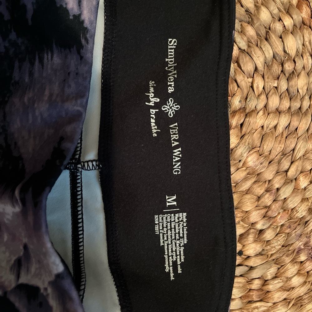 Vera Wang Black and Purple Leggings Straight Leg Athletic/Gym Wear Size Medium - Picture 2 of 2